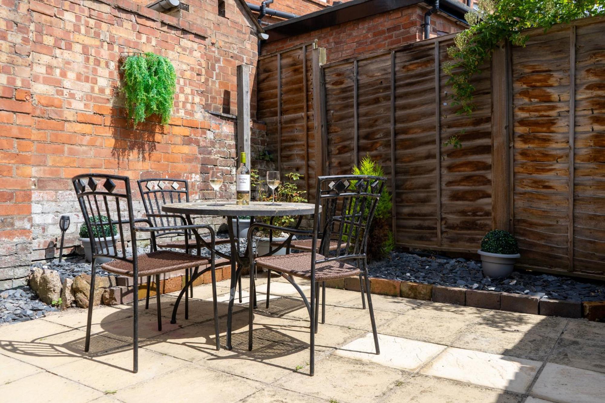 The Plumb Townhouse In Warwick Centre Villa Exterior photo